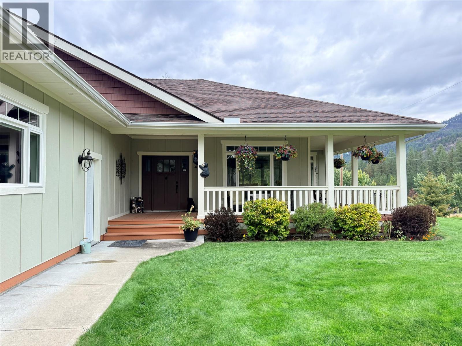 190 1st Avenue, Christina Lake, British Columbia  V0H 1E0 - Photo 3 - 10400851