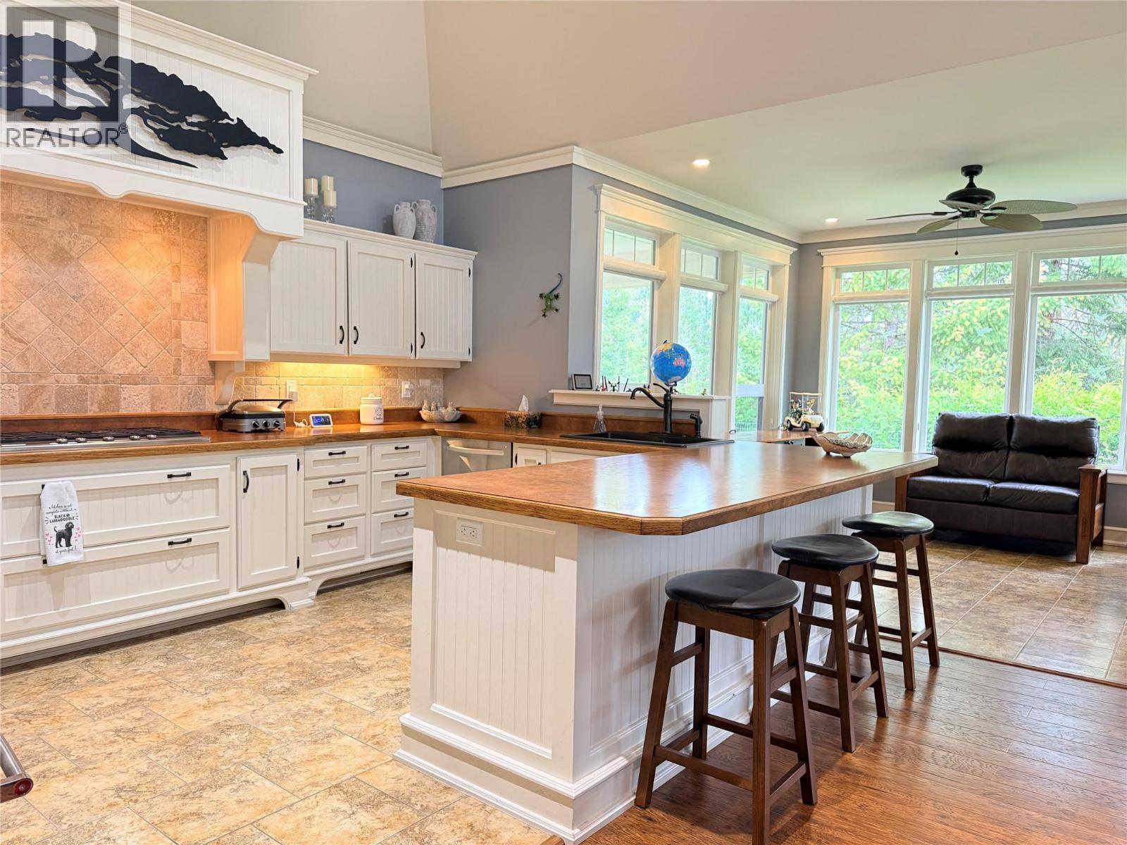 190 1st Avenue, Christina Lake, British Columbia  V0H 1E0 - Photo 13 - 10400851