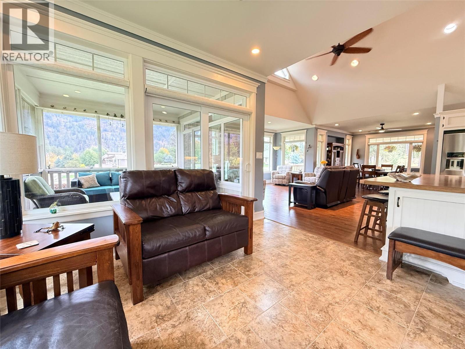 190 1st Avenue, Christina Lake, British Columbia  V0H 1E0 - Photo 18 - 10400851