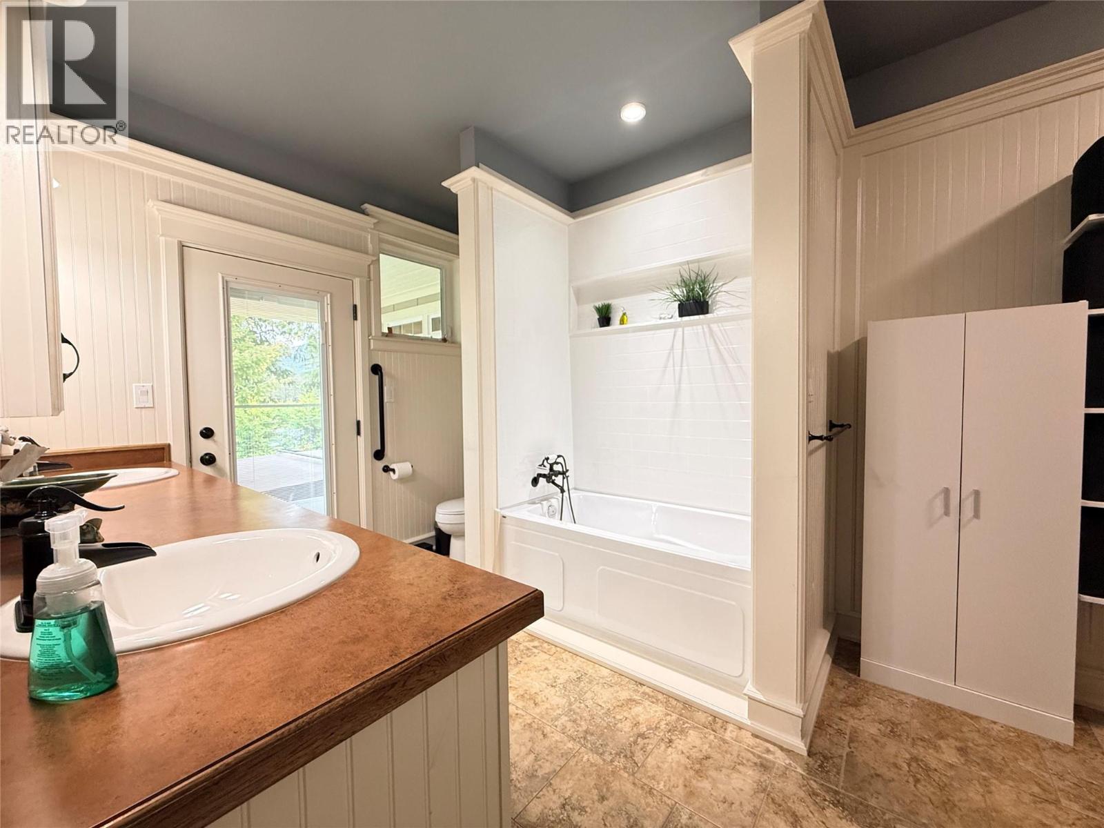 190 1st Avenue, Christina Lake, British Columbia  V0H 1E0 - Photo 29 - 10400851
