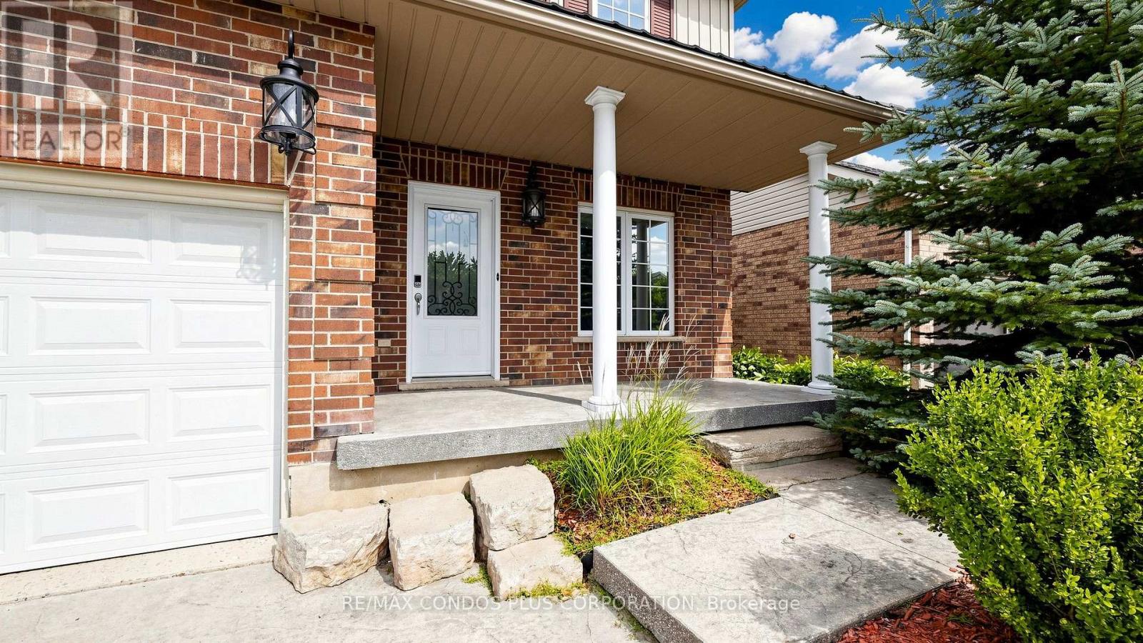 859 Brandenburg Boulevard, Waterloo, Ontario  N2T 2X6 - Photo 3 - X13788048