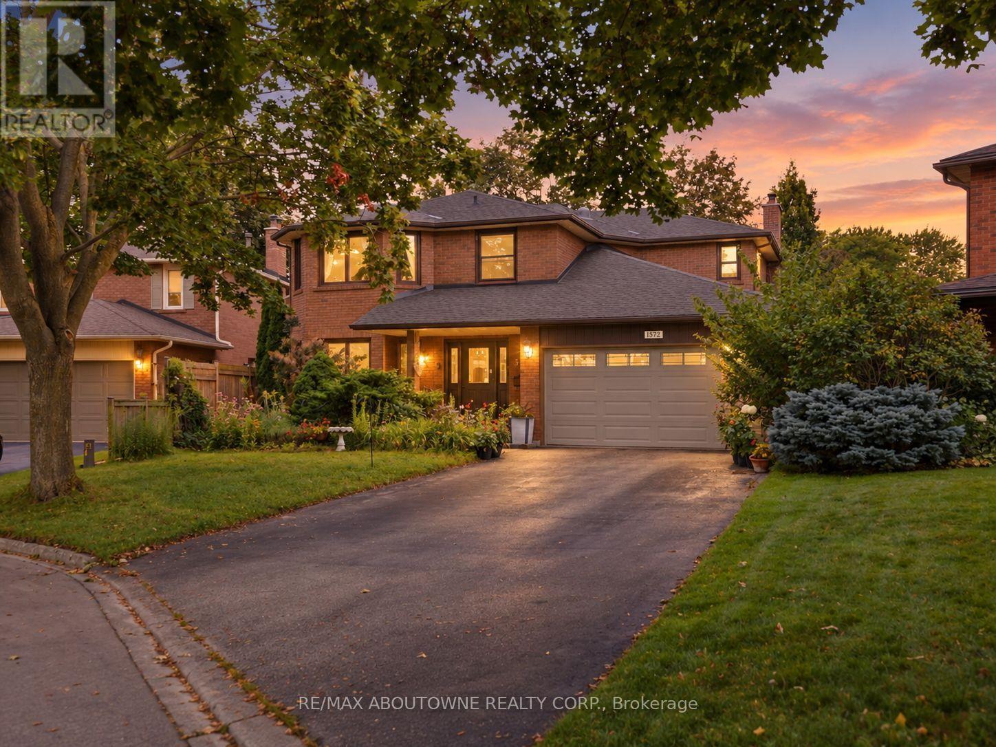 572 HARMONY AVENUE, Burlington, Ontario