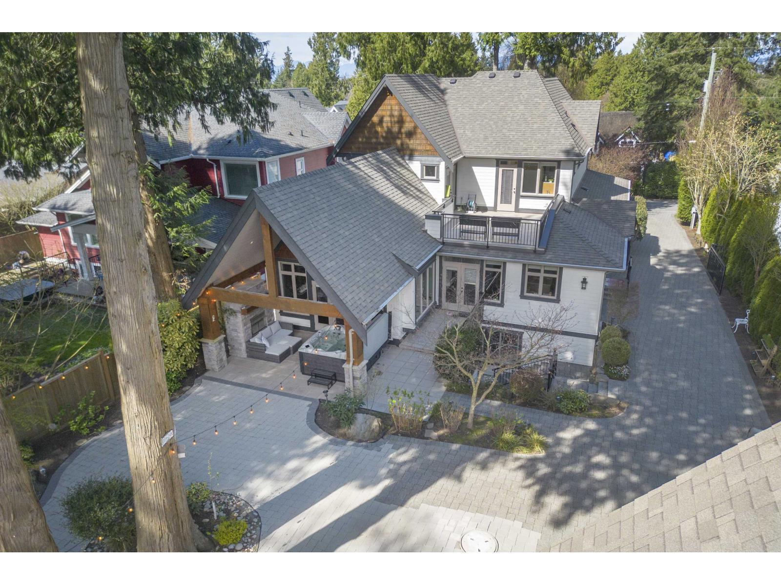 12576 26a Avenue, Surrey, British Columbia  V4A 2M2 - Photo 1 - R3165863