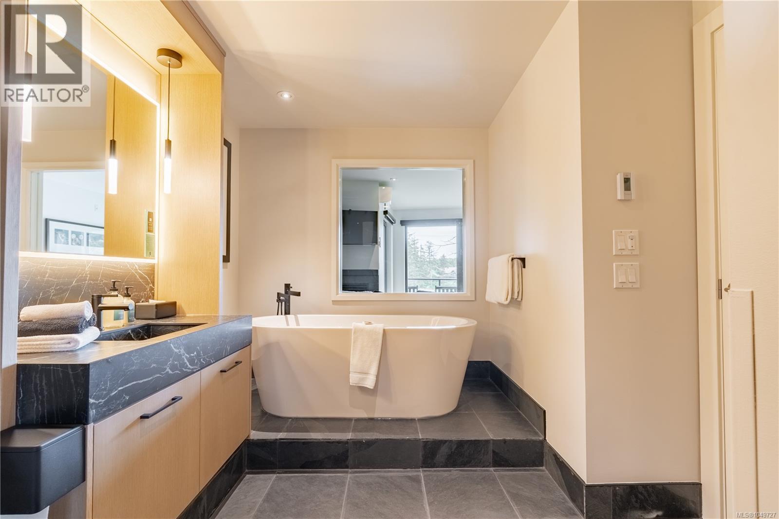 204 596 Marine Dr, Ucluelet, British Columbia V0R 3A0 - Photo 10 - 1049727