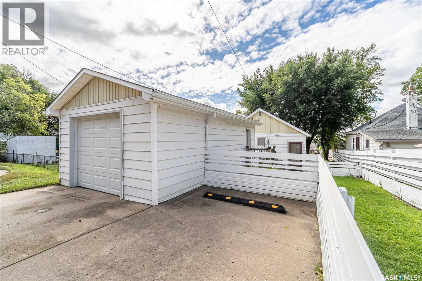 954 Hochelaga Street W, Moose Jaw, Saskatchewan  S6H 2H8 - Photo 32 - SK048558
