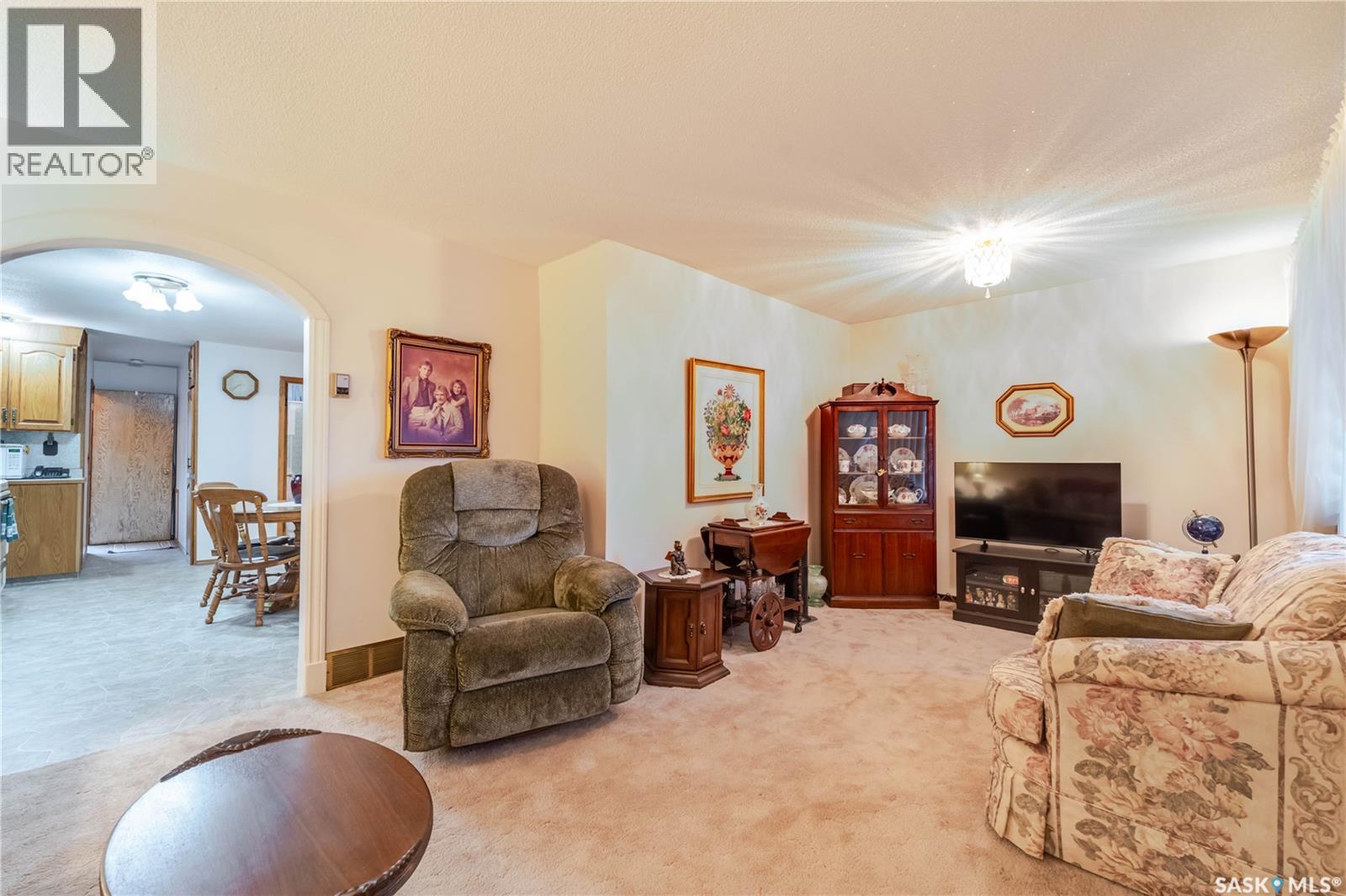 954 Hochelaga Street W, Moose Jaw, Saskatchewan  S6H 2H8 - Photo 4 - SK048558