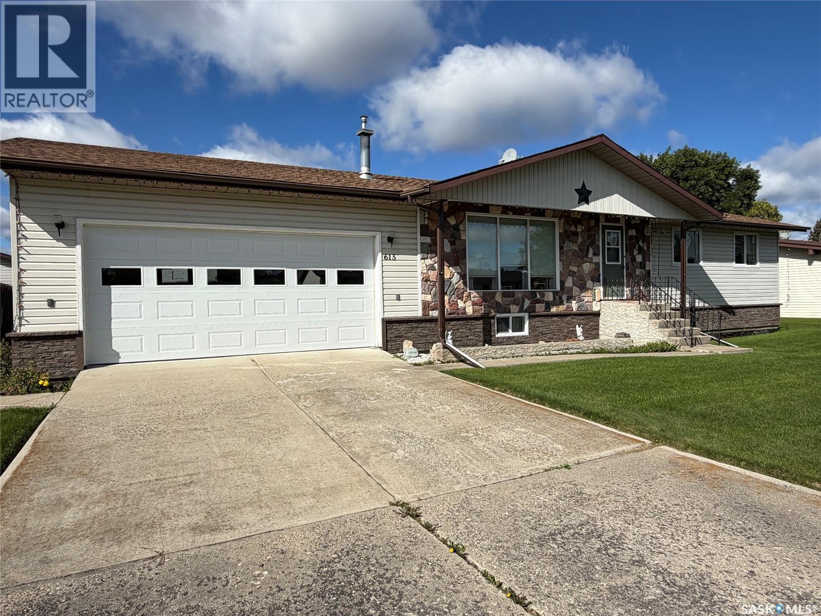 615 Main Street, Hudson Bay, Saskatchewan  S0E 0Y0 - Photo 1 - SK048545