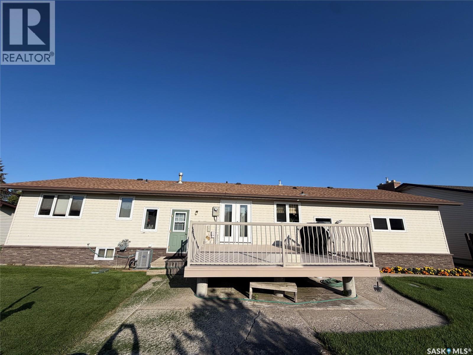 615 Main Street, Hudson Bay, Saskatchewan  S0E 0Y0 - Photo 2 - SK048545