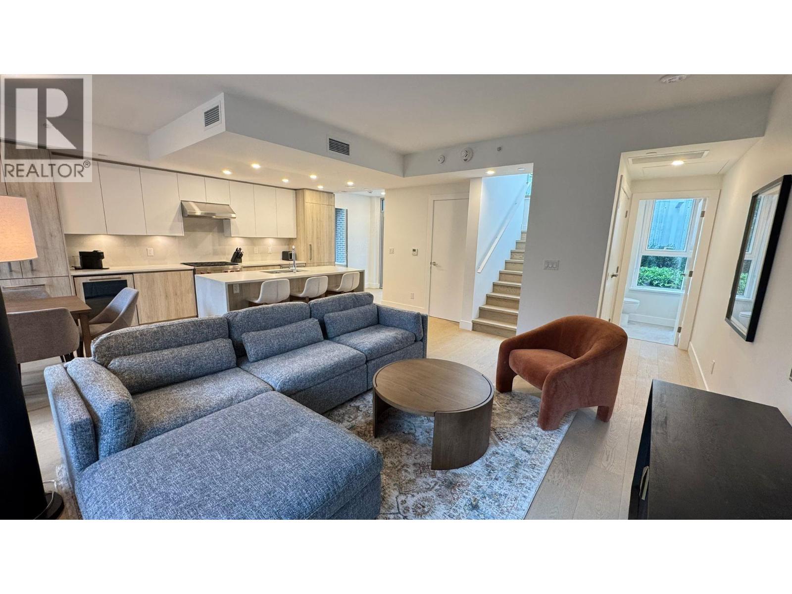 114 423 6th Street, West Vancouver, British Columbia  V7T 0A1 - Photo 1 - R3160931
