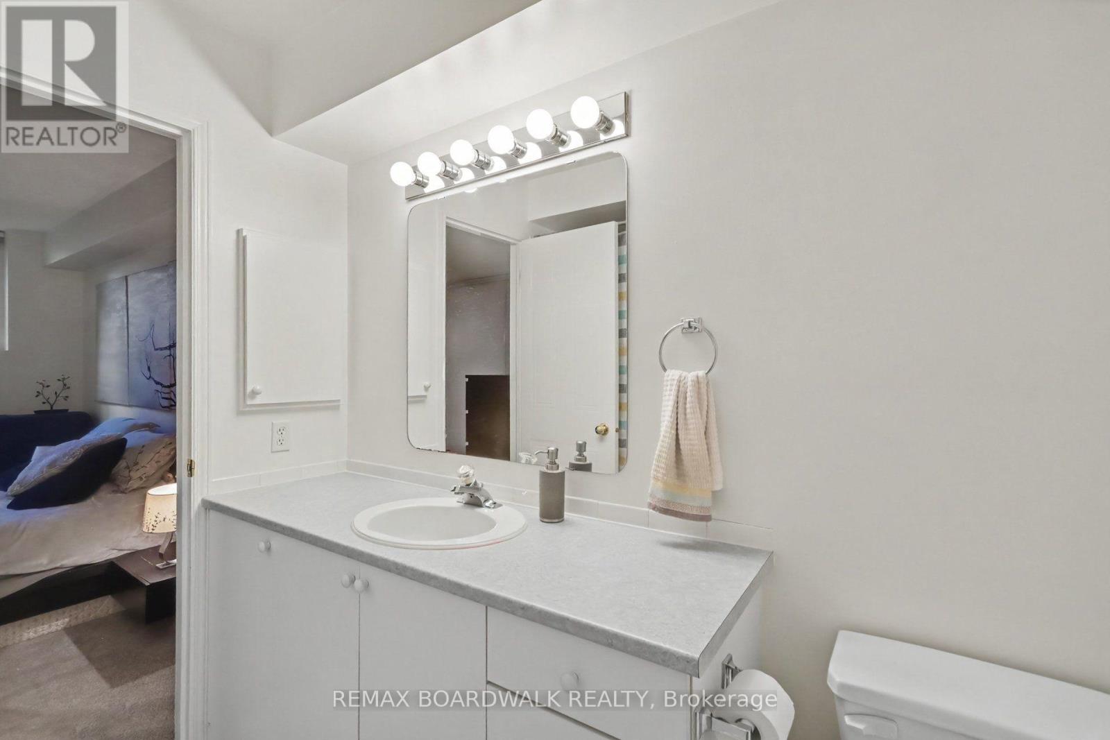 1631 Locksley Lane, Ottawa, Ontario  K1J 1B6 - Photo 10 - X13788236