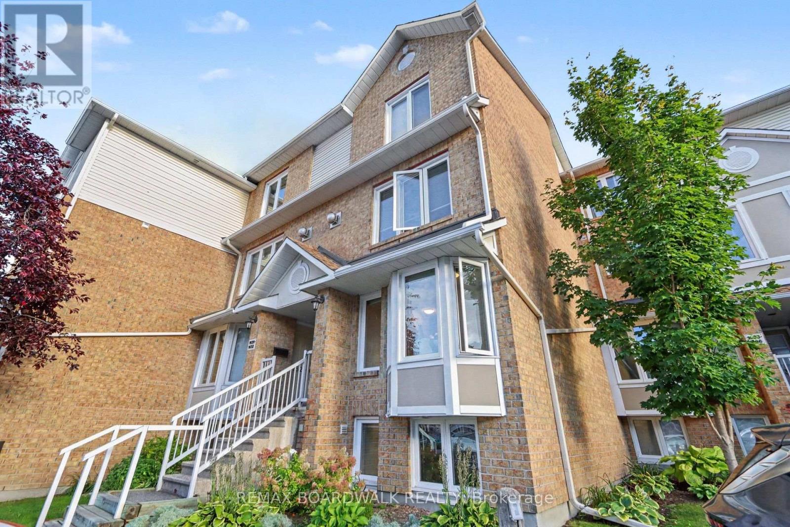 1631 Locksley Lane, Ottawa, Ontario  K1J 1B6 - Photo 2 - X13788236