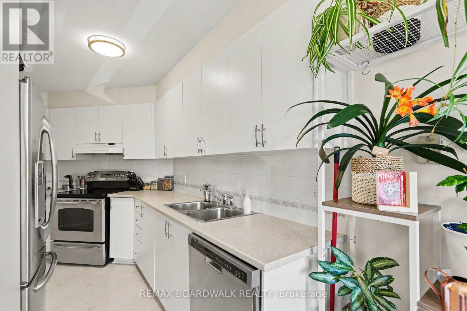 1631 Locksley Lane, Ottawa, Ontario  K1J 1B6 - Photo 4 - X13788236