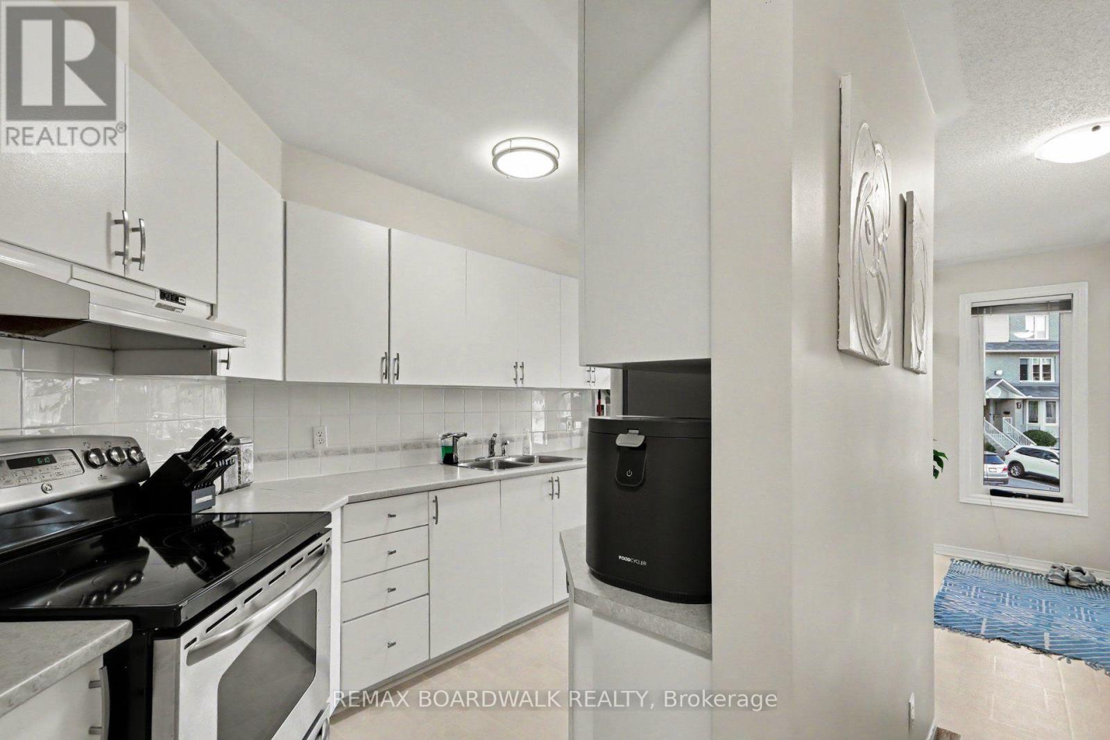 1631 Locksley Lane, Ottawa, Ontario  K1J 1B6 - Photo 5 - X13788236