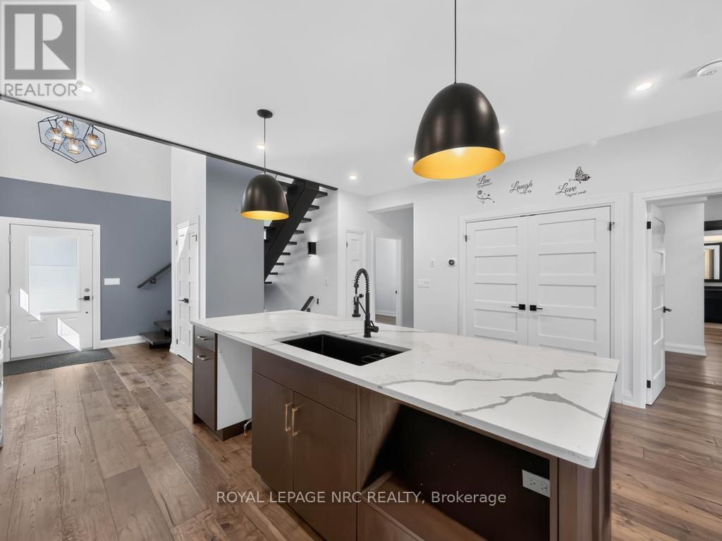 14 Charlotte Court, Welland, Ontario  L3C 1P5 - Photo 4 - X13788244