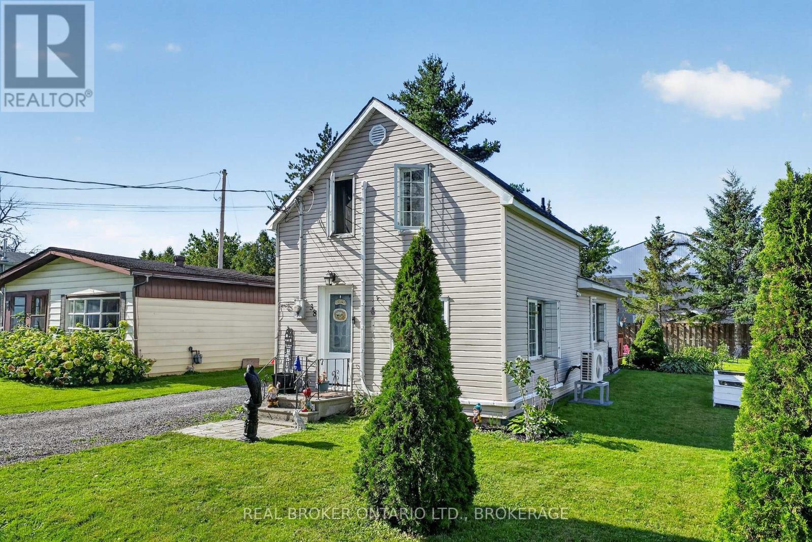 38 BROAD STREET, South Glengarry, Ontario