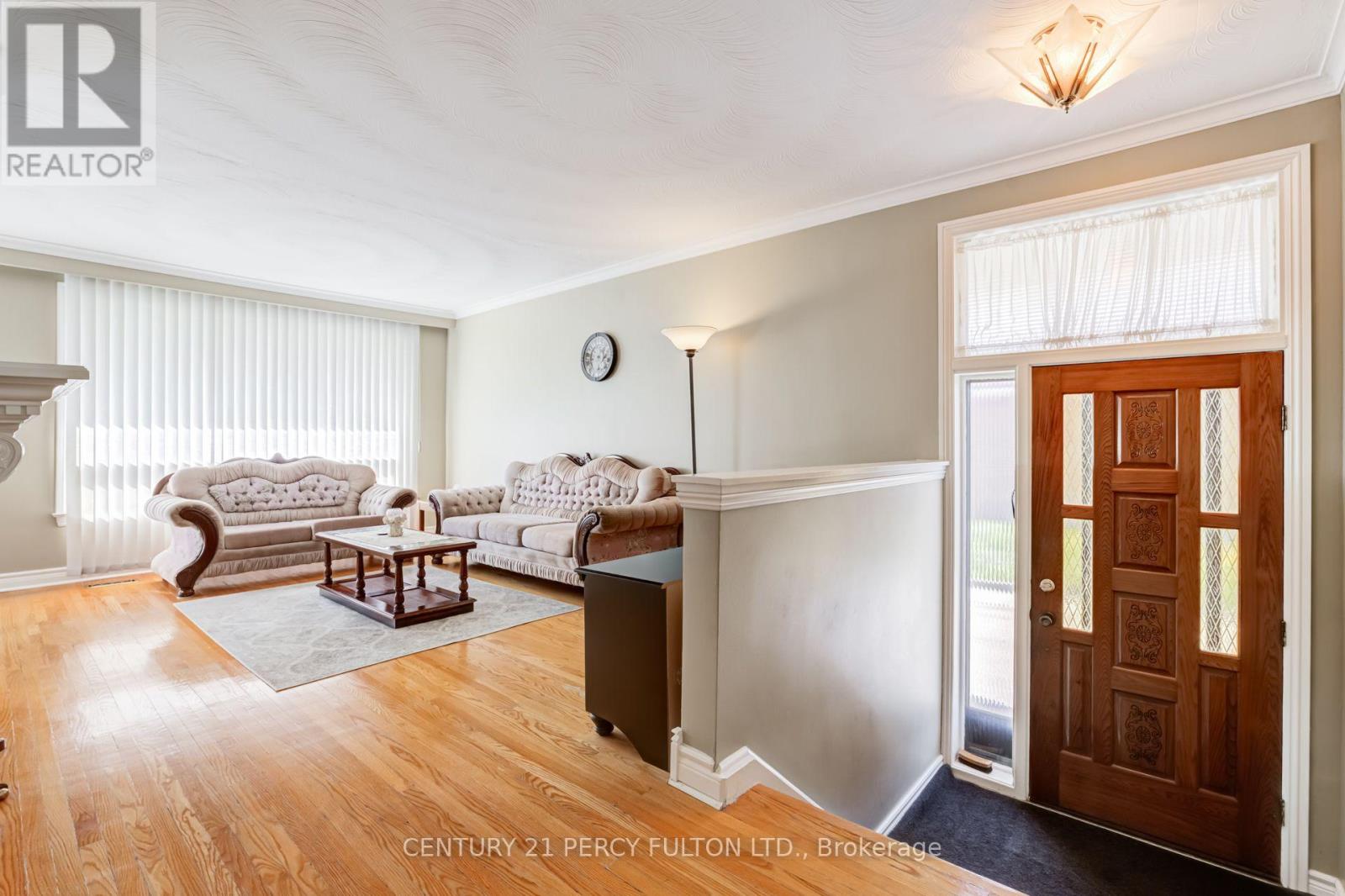 10 Dunlop Avenue, Toronto, Ontario  M1K 1K9 - Photo 2 - E13788178