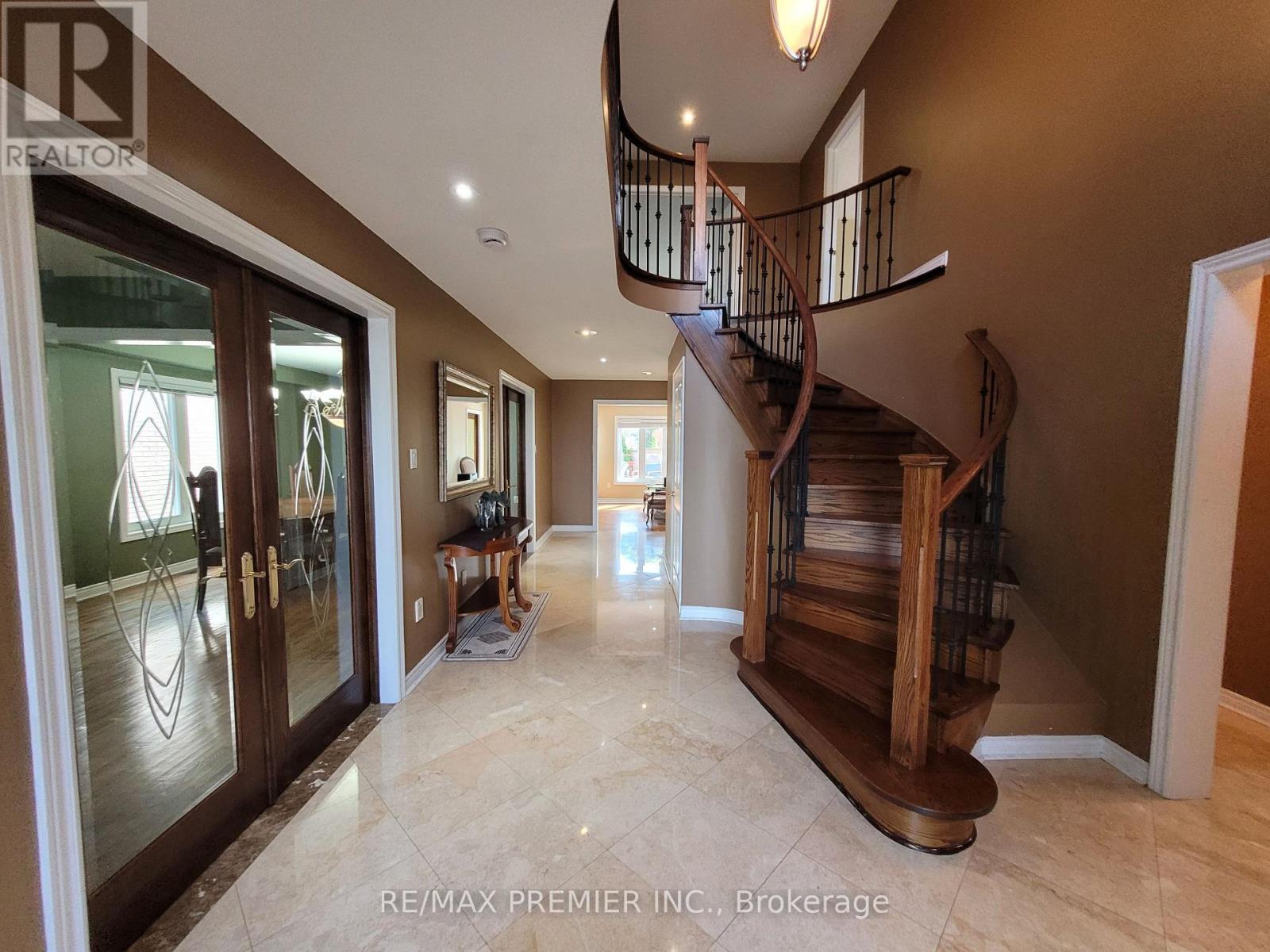 70 Bilbermar Drive, Richmond Hill, Ontario  L4S 1B9 - Photo 4 - N13788124