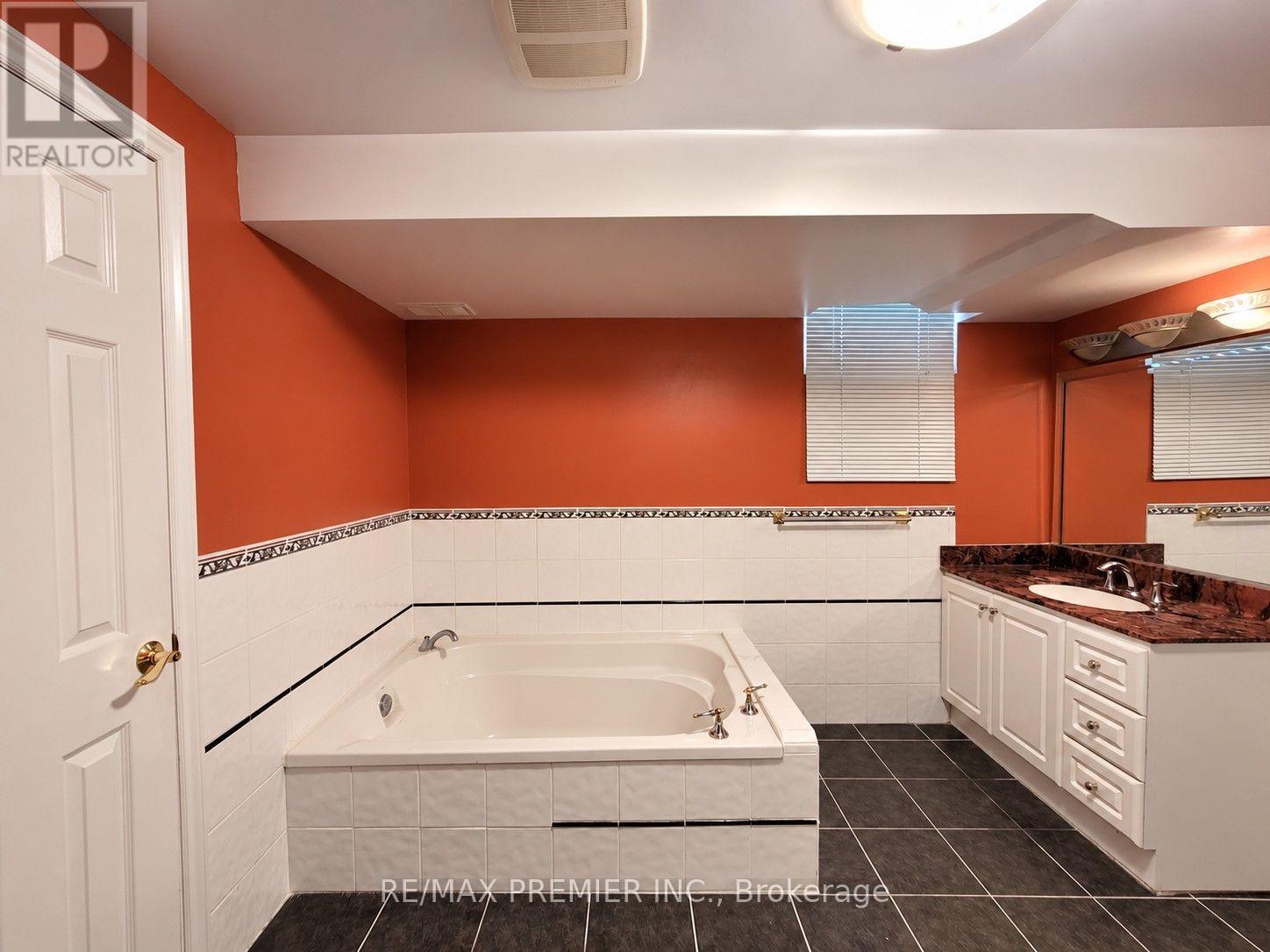 70 Bilbermar Drive, Richmond Hill, Ontario  L4S 1B9 - Photo 42 - N13788124