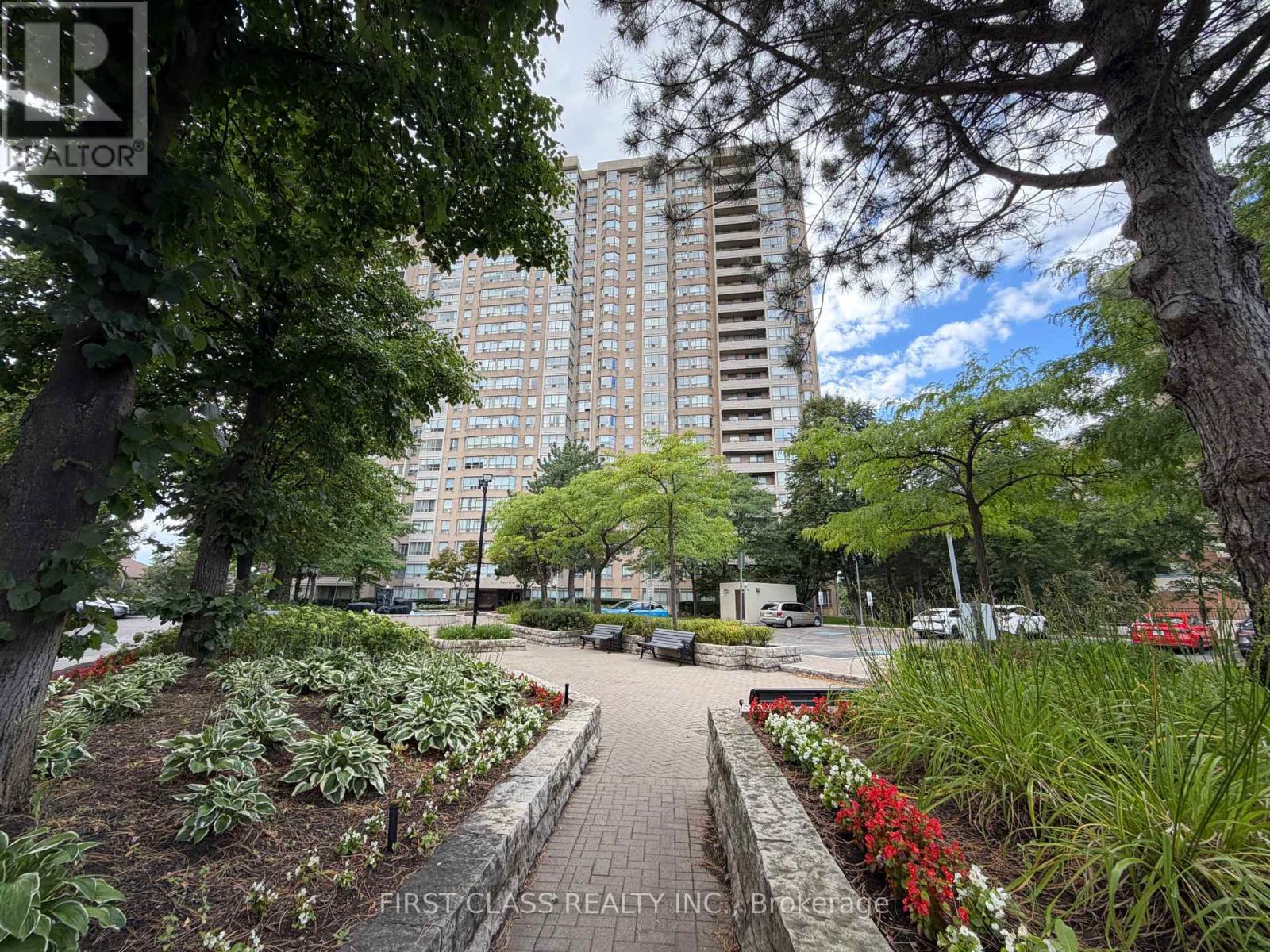 402 - 30 Malta Avenue, Brampton, Ontario  L6Y 4S5 - Photo 2 - W13787122
