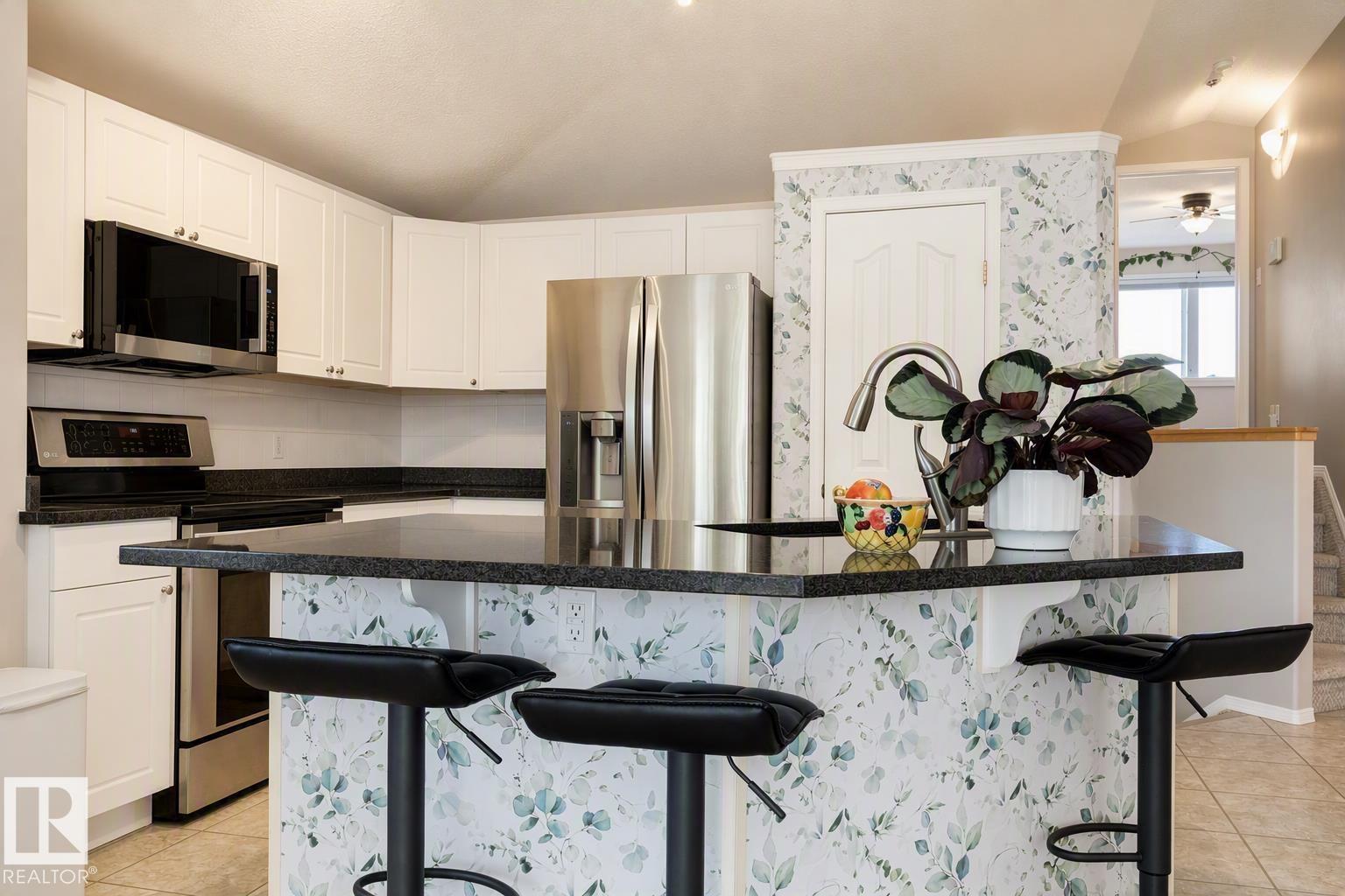 617 Beck Cl SW, Edmonton, Alberta  T6W 1E6 - Photo 5 - E4508802