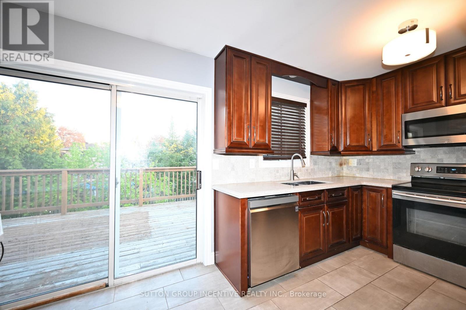 Upper - 39 Jones Drive, Barrie (Grove East), Ontario  L4M 6H7 - Photo 10 - S13788216