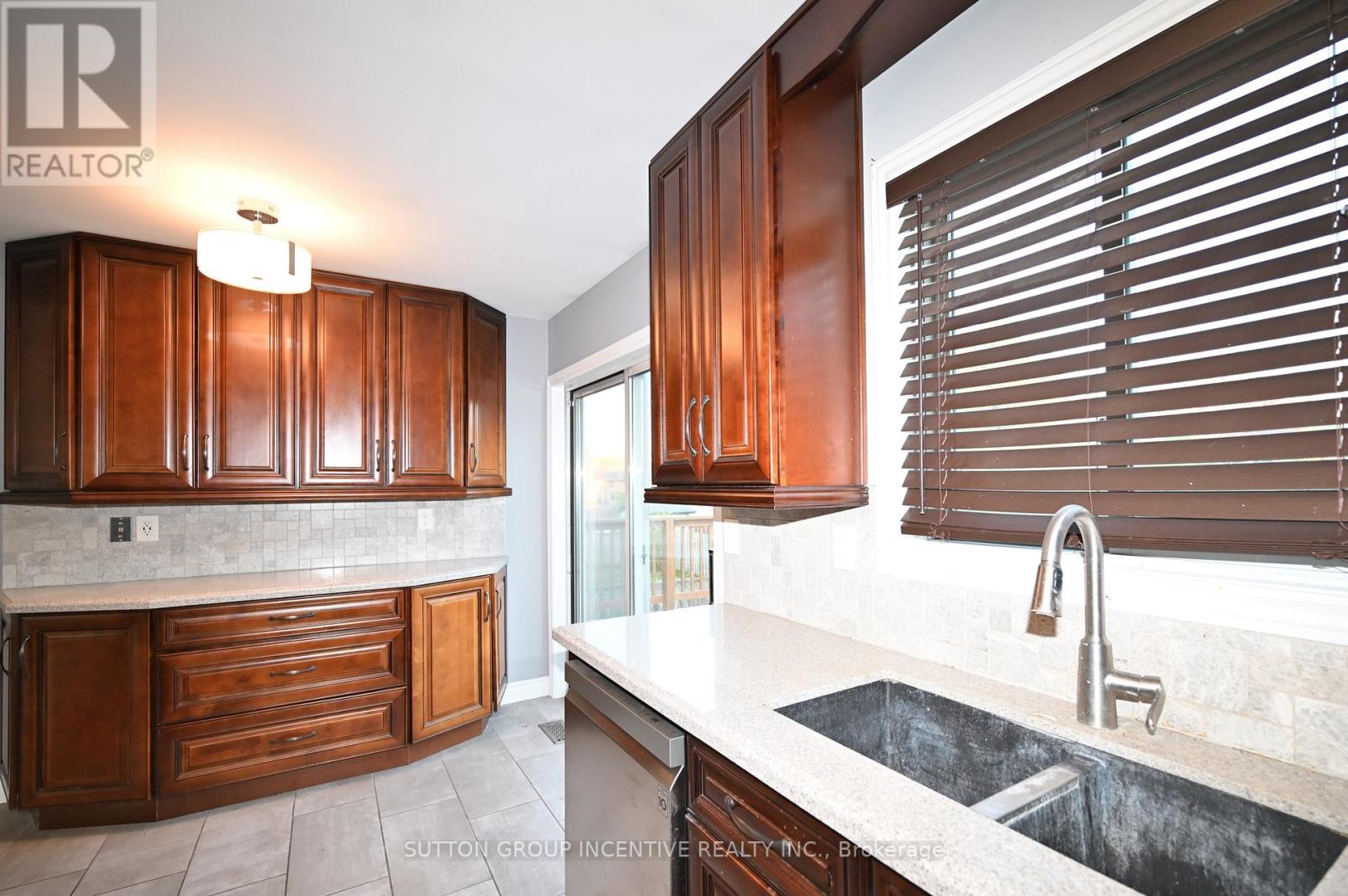 Upper - 39 Jones Drive, Barrie (Grove East), Ontario  L4M 6H7 - Photo 11 - S13788216