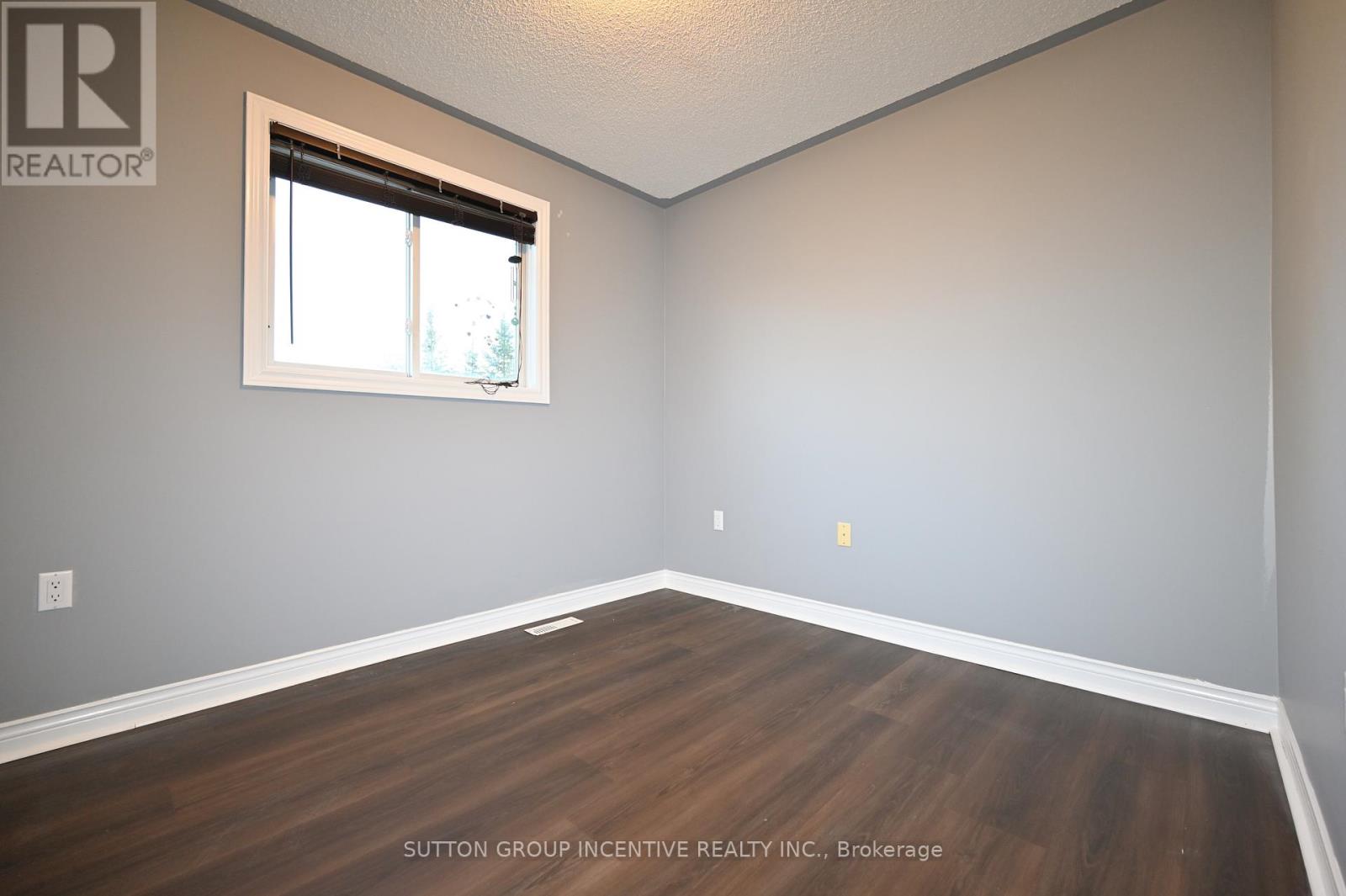 Upper - 39 Jones Drive, Barrie (Grove East), Ontario  L4M 6H7 - Photo 14 - S13788216