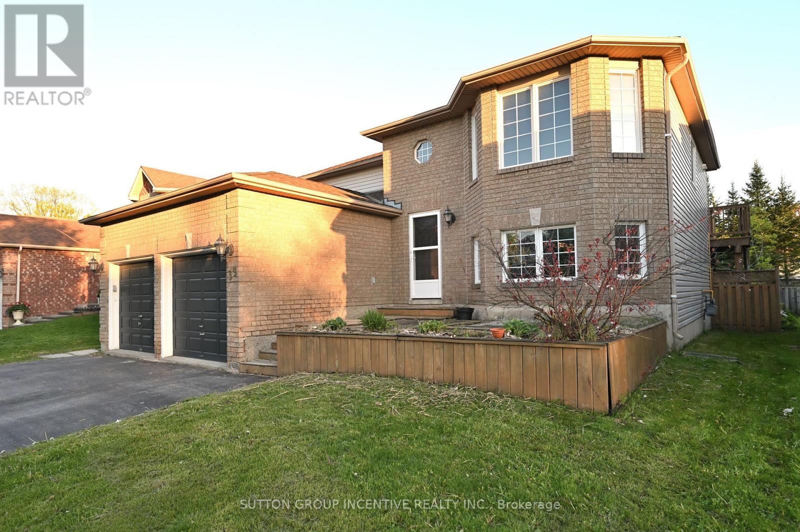 Upper - 39 Jones Drive, Barrie (Grove East), Ontario  L4M 6H7 - Photo 2 - S13788216