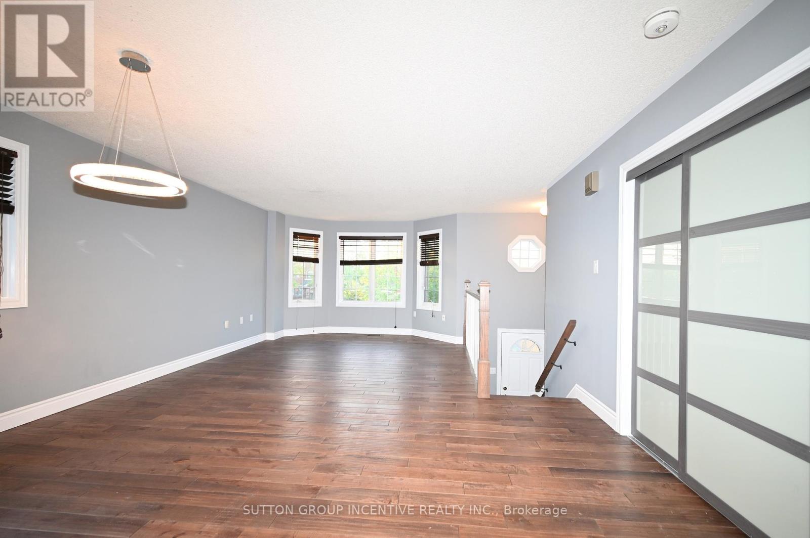 Upper - 39 Jones Drive, Barrie (Grove East), Ontario  L4M 6H7 - Photo 3 - S13788216