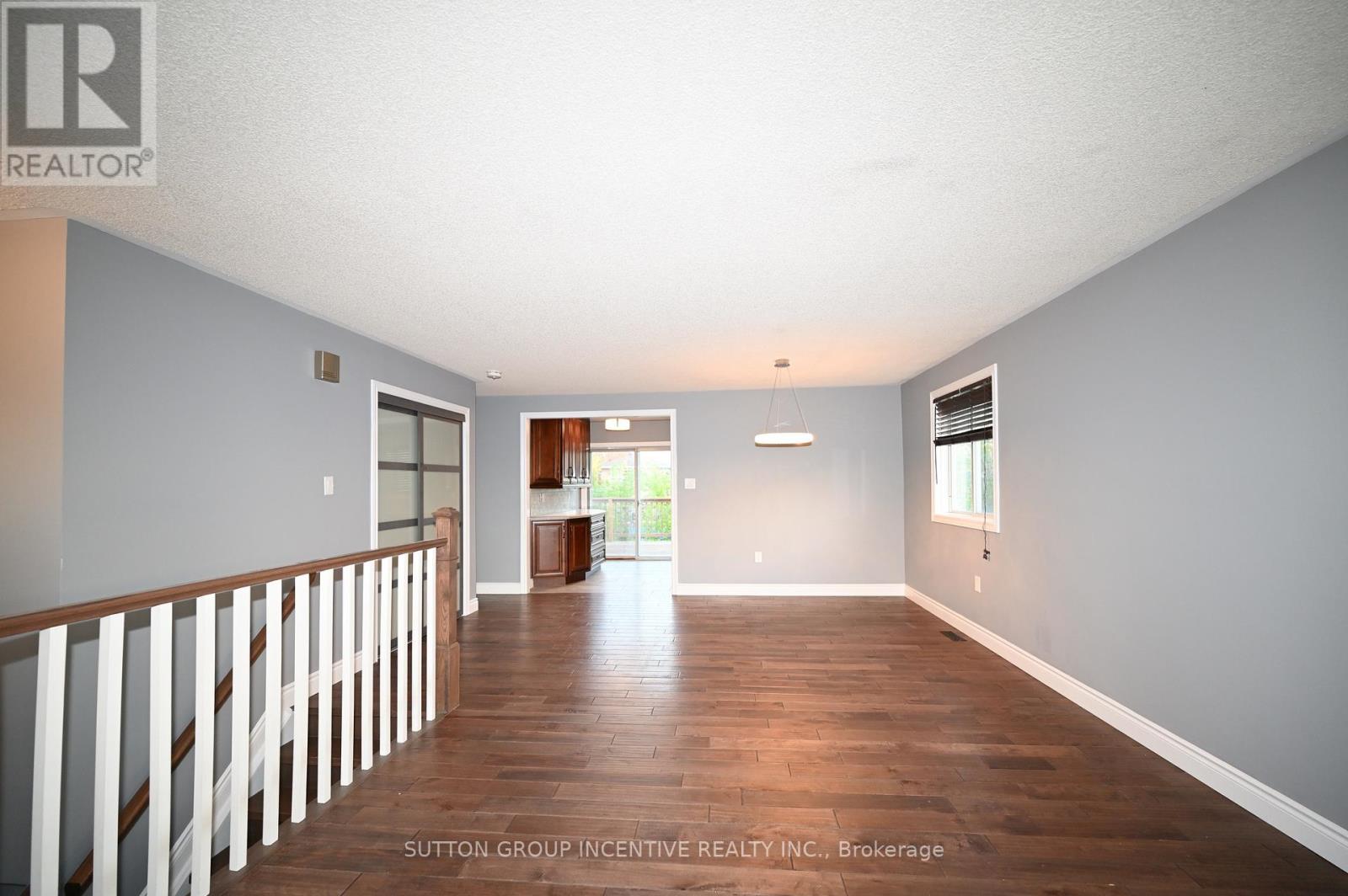Upper - 39 Jones Drive, Barrie (Grove East), Ontario  L4M 6H7 - Photo 4 - S13788216