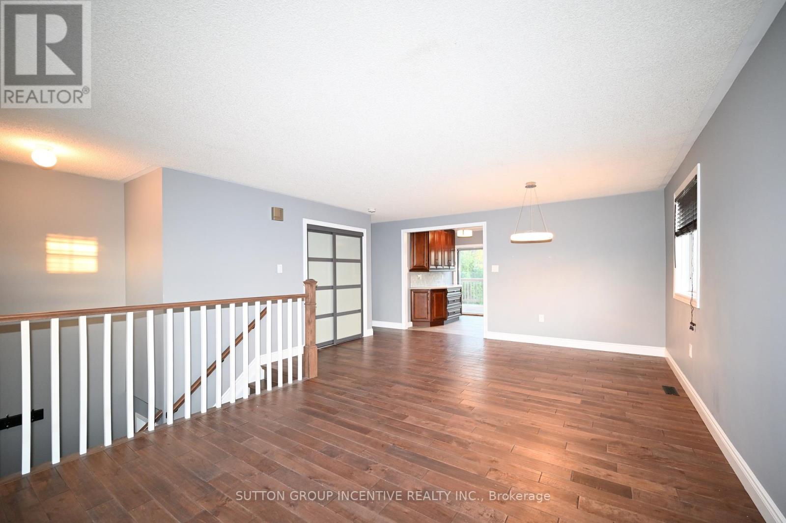 Upper - 39 Jones Drive, Barrie (Grove East), Ontario  L4M 6H7 - Photo 5 - S13788216