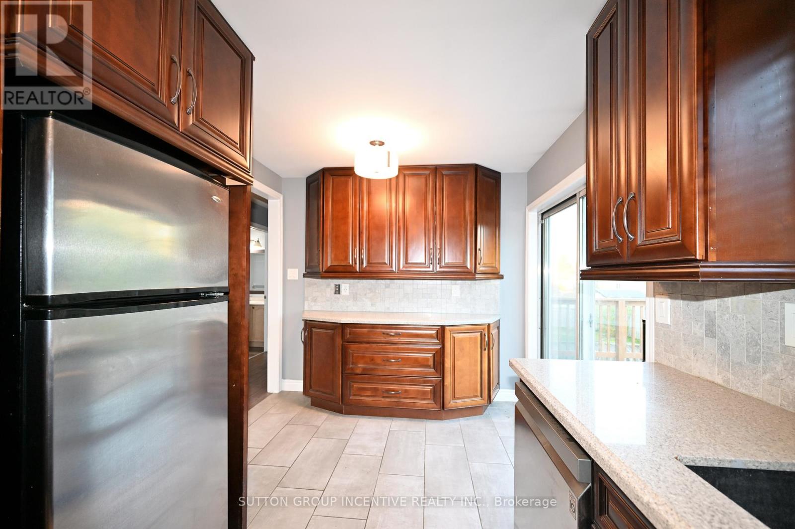 Upper - 39 Jones Drive, Barrie (Grove East), Ontario  L4M 6H7 - Photo 7 - S13788216