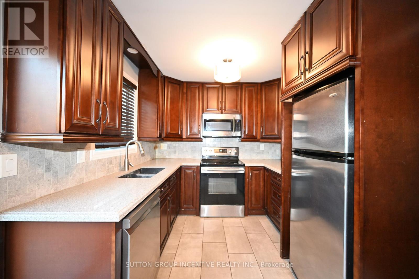 Upper - 39 Jones Drive, Barrie (Grove East), Ontario  L4M 6H7 - Photo 8 - S13788216