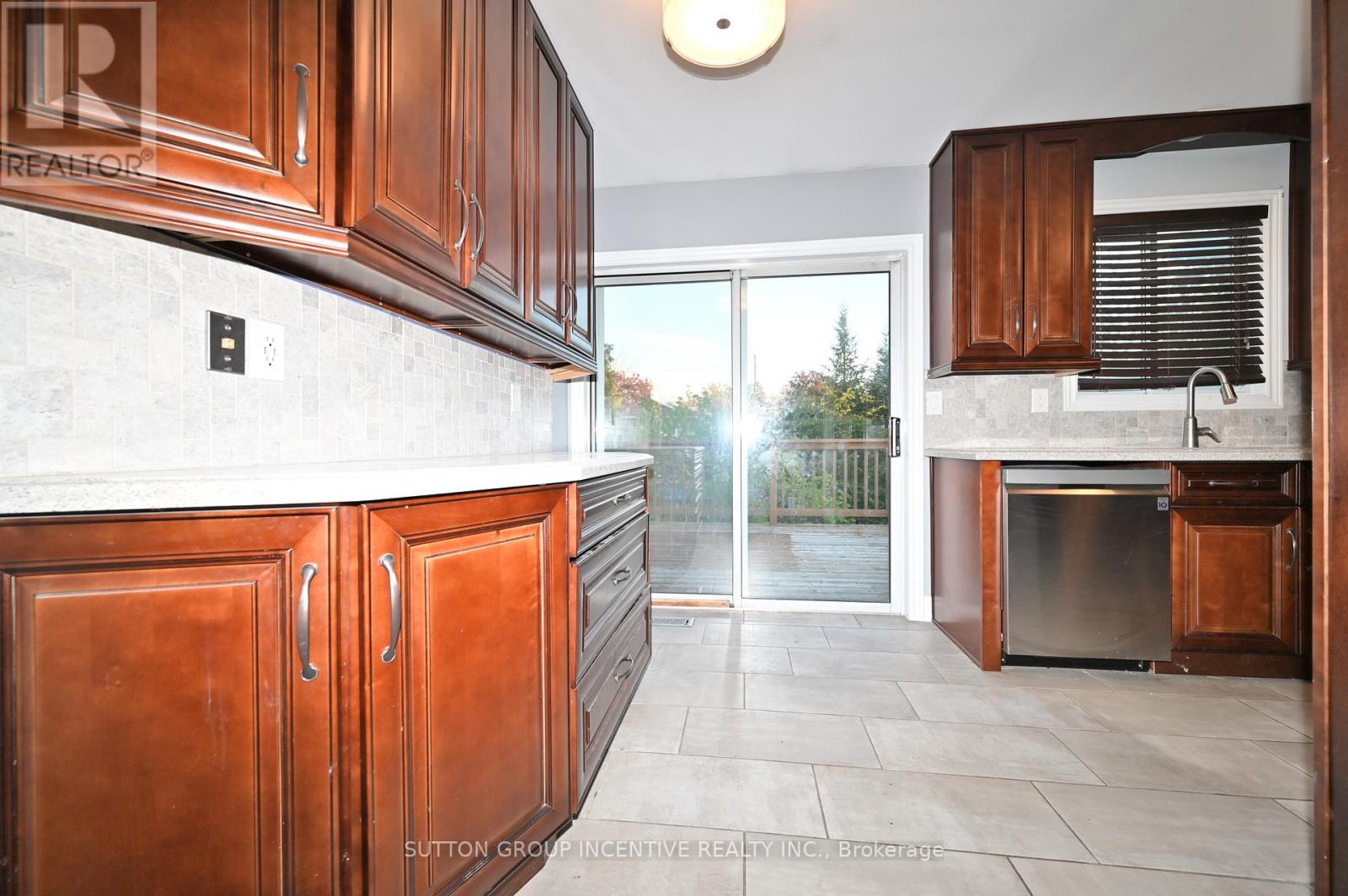 Upper - 39 Jones Drive, Barrie (Grove East), Ontario  L4M 6H7 - Photo 9 - S13788216