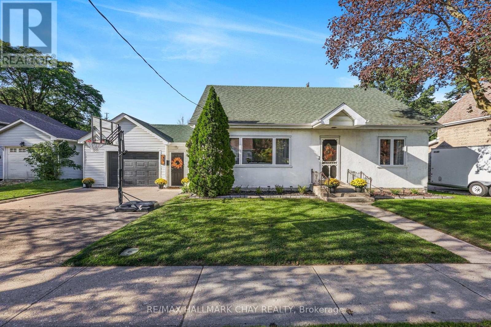 32 Caroline Street, Barrie, Ontario  L4N 2S3 - Photo 4 - S13788272