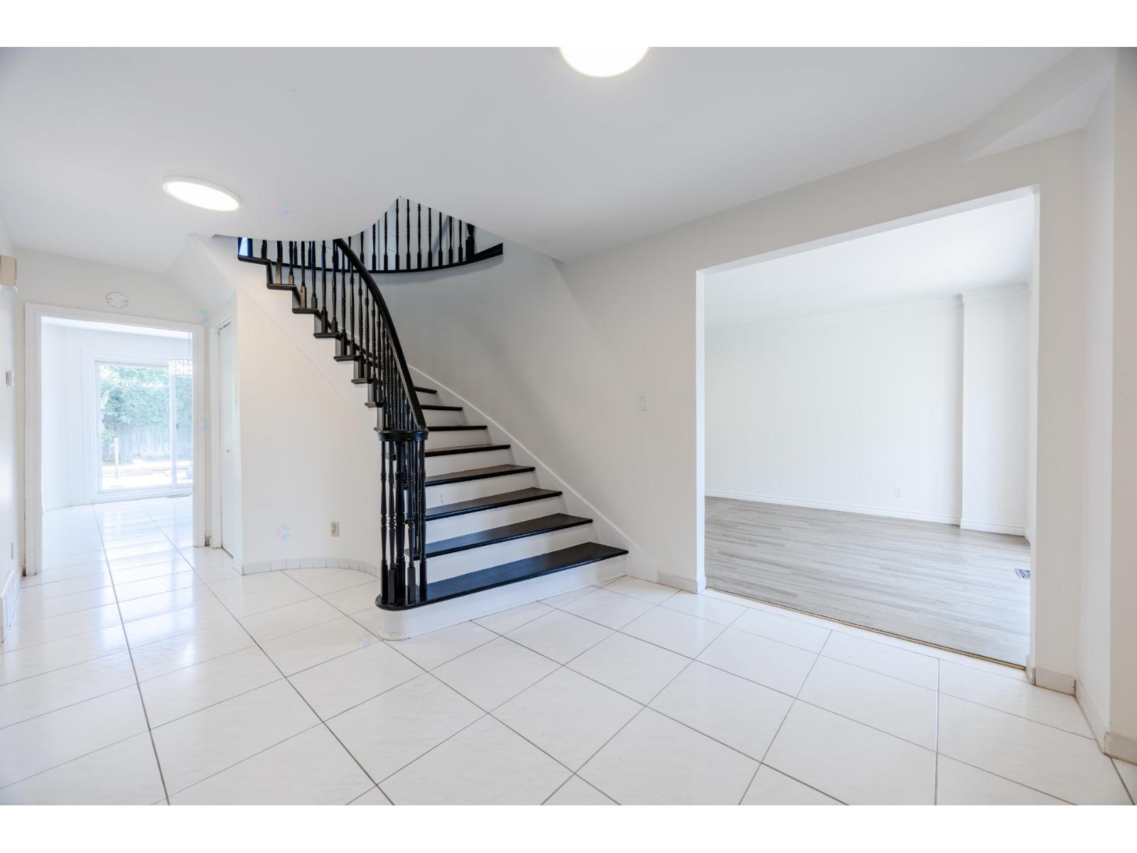 23 Rue Cherry-Lane Kirkland Quebec Canada H9H3G5 2