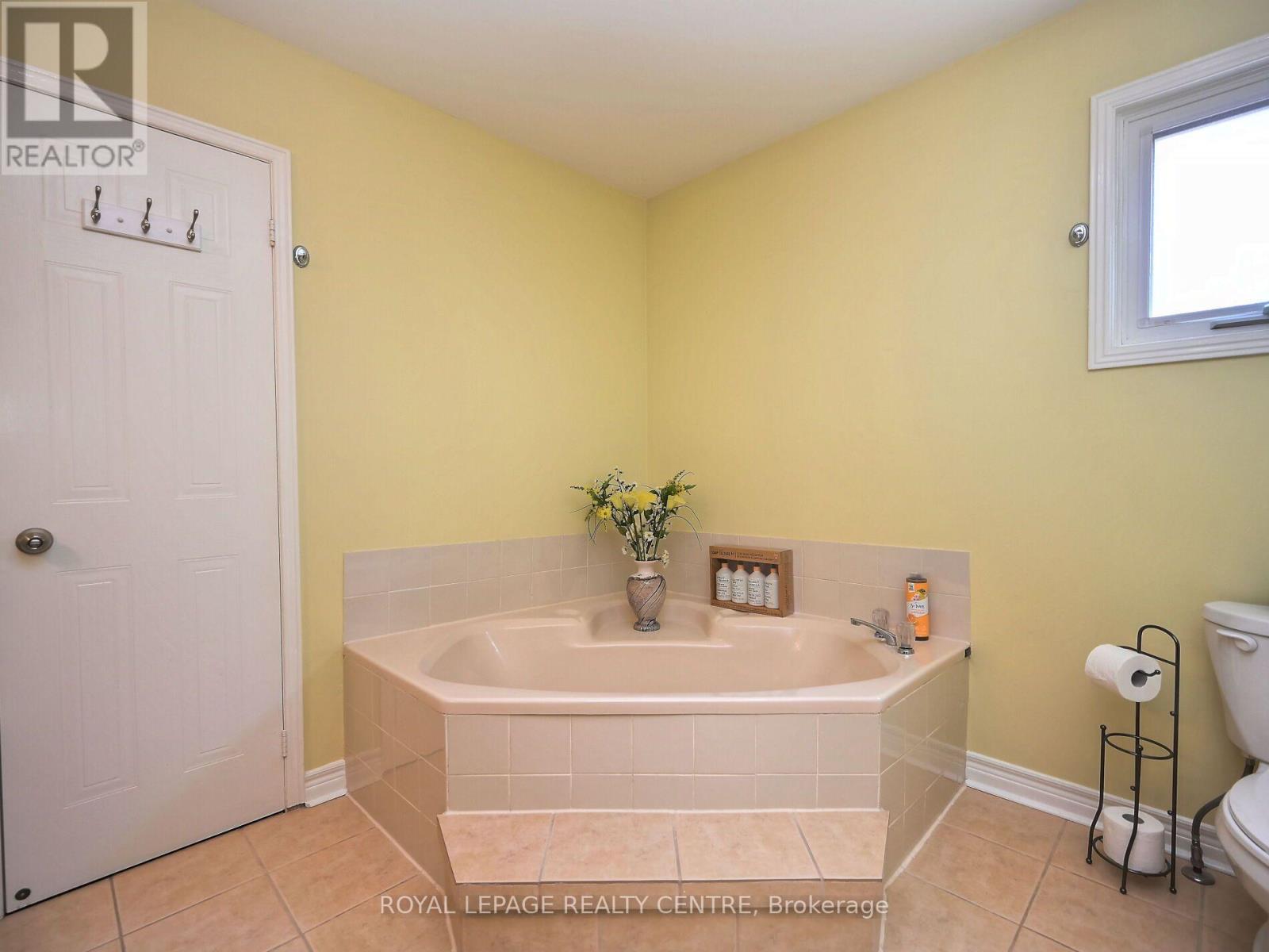 4550 Kettleby Court, Mississauga, Ontario  L4Z 2V7 - Photo 18 - W13788164