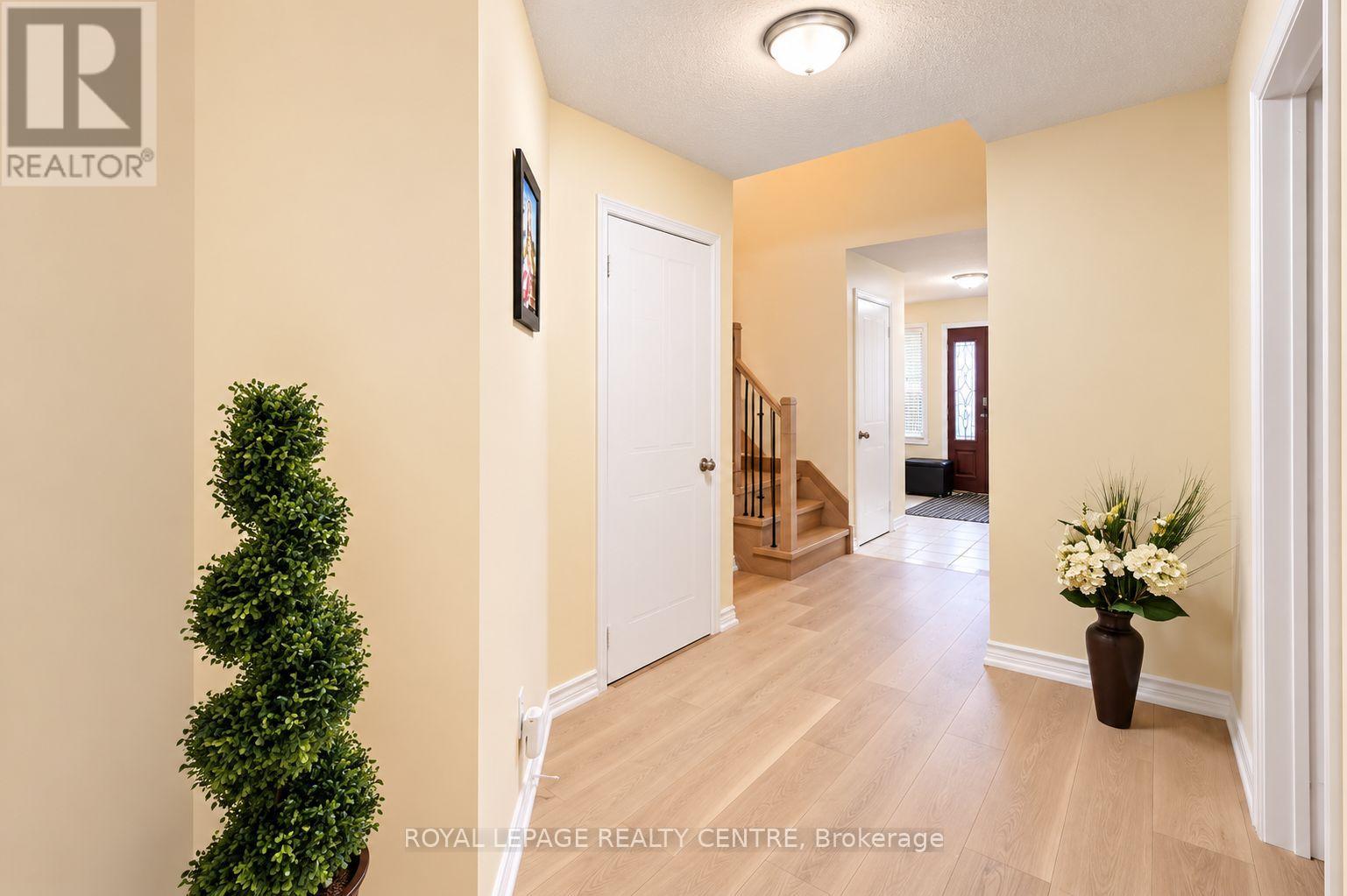 4550 Kettleby Court, Mississauga, Ontario  L4Z 2V7 - Photo 3 - W13788164