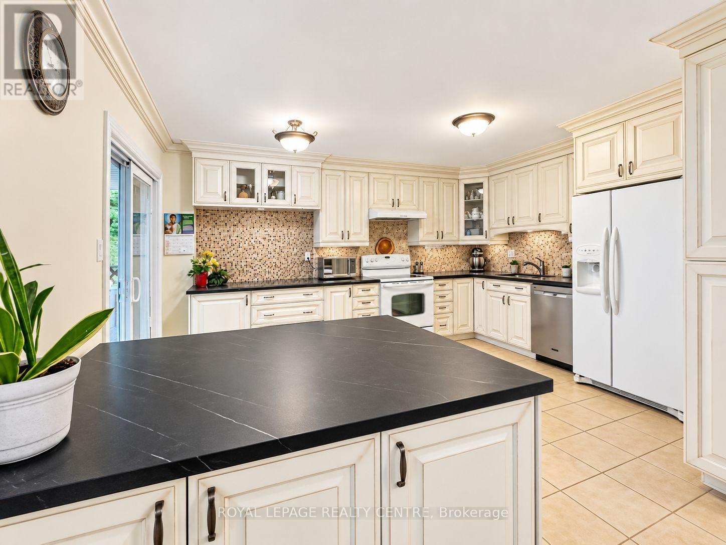 4550 Kettleby Court, Mississauga, Ontario  L4Z 2V7 - Photo 6 - W13788164