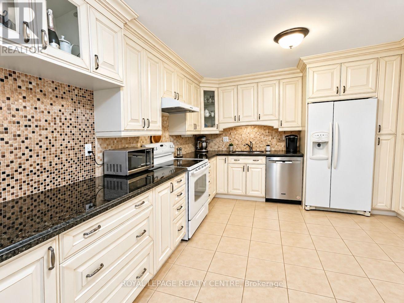 4550 Kettleby Court, Mississauga, Ontario  L4Z 2V7 - Photo 9 - W13788164