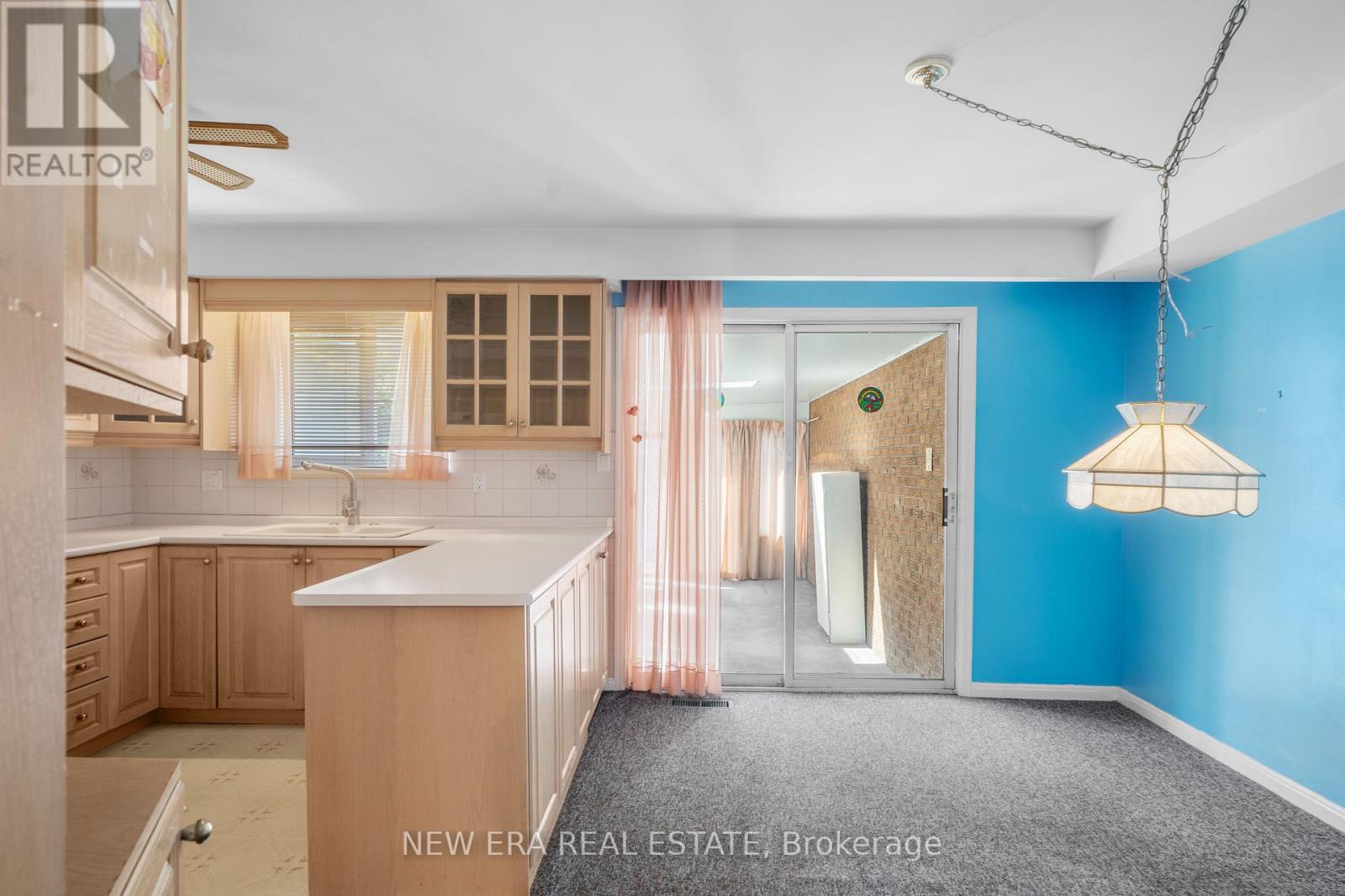 1889 Steepbank Crescent, Mississauga, Ontario  L4X 1T9 - Photo 10 - W13788242