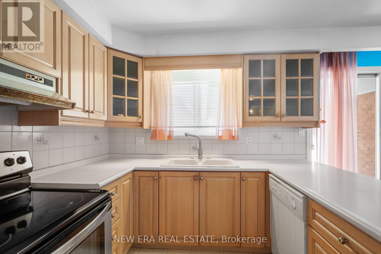 1889 Steepbank Crescent, Mississauga, Ontario  L4X 1T9 - Photo 11 - W13788242