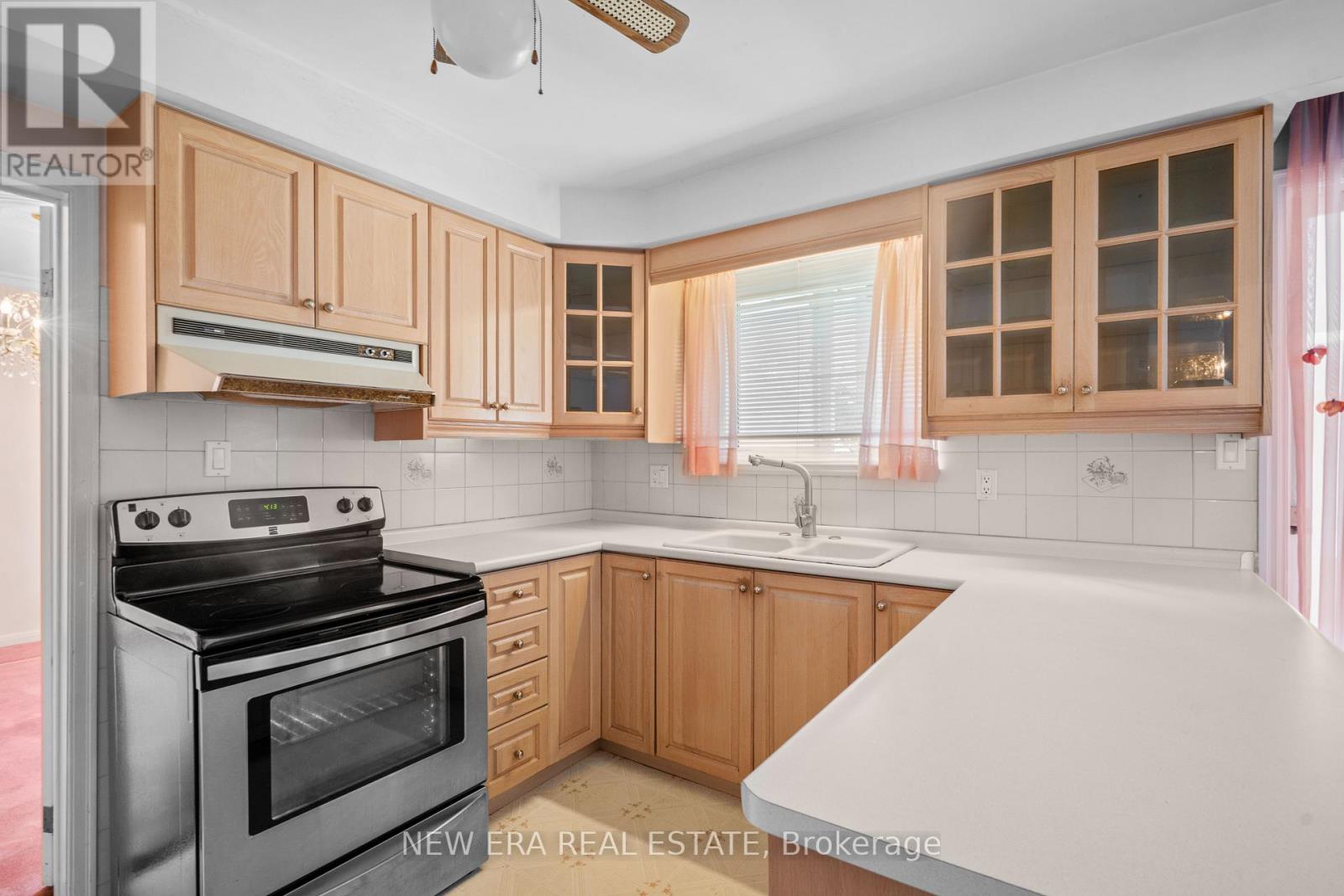 1889 Steepbank Crescent, Mississauga, Ontario  L4X 1T9 - Photo 15 - W13788242