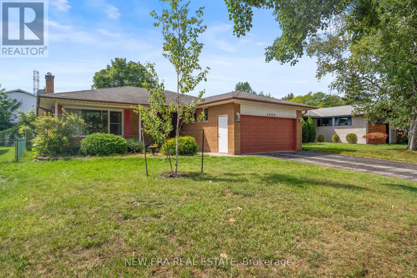 1889 Steepbank Crescent, Mississauga, Ontario  L4X 1T9 - Photo 2 - W13788242