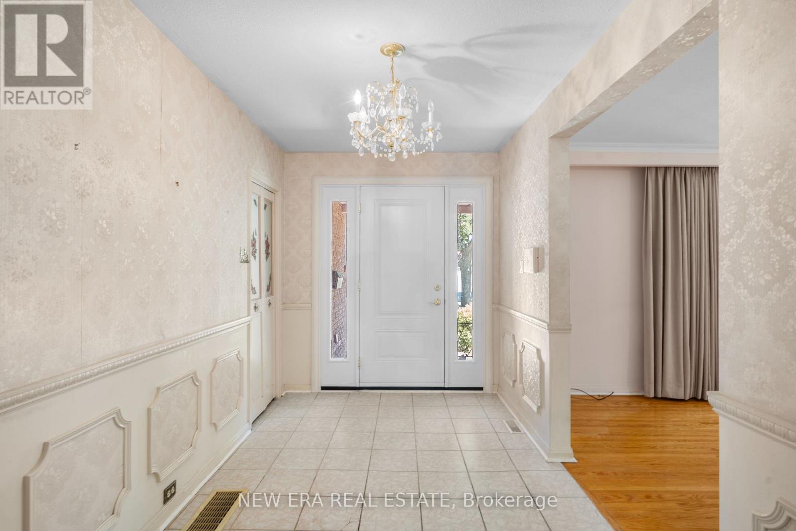 1889 Steepbank Crescent, Mississauga, Ontario  L4X 1T9 - Photo 4 - W13788242