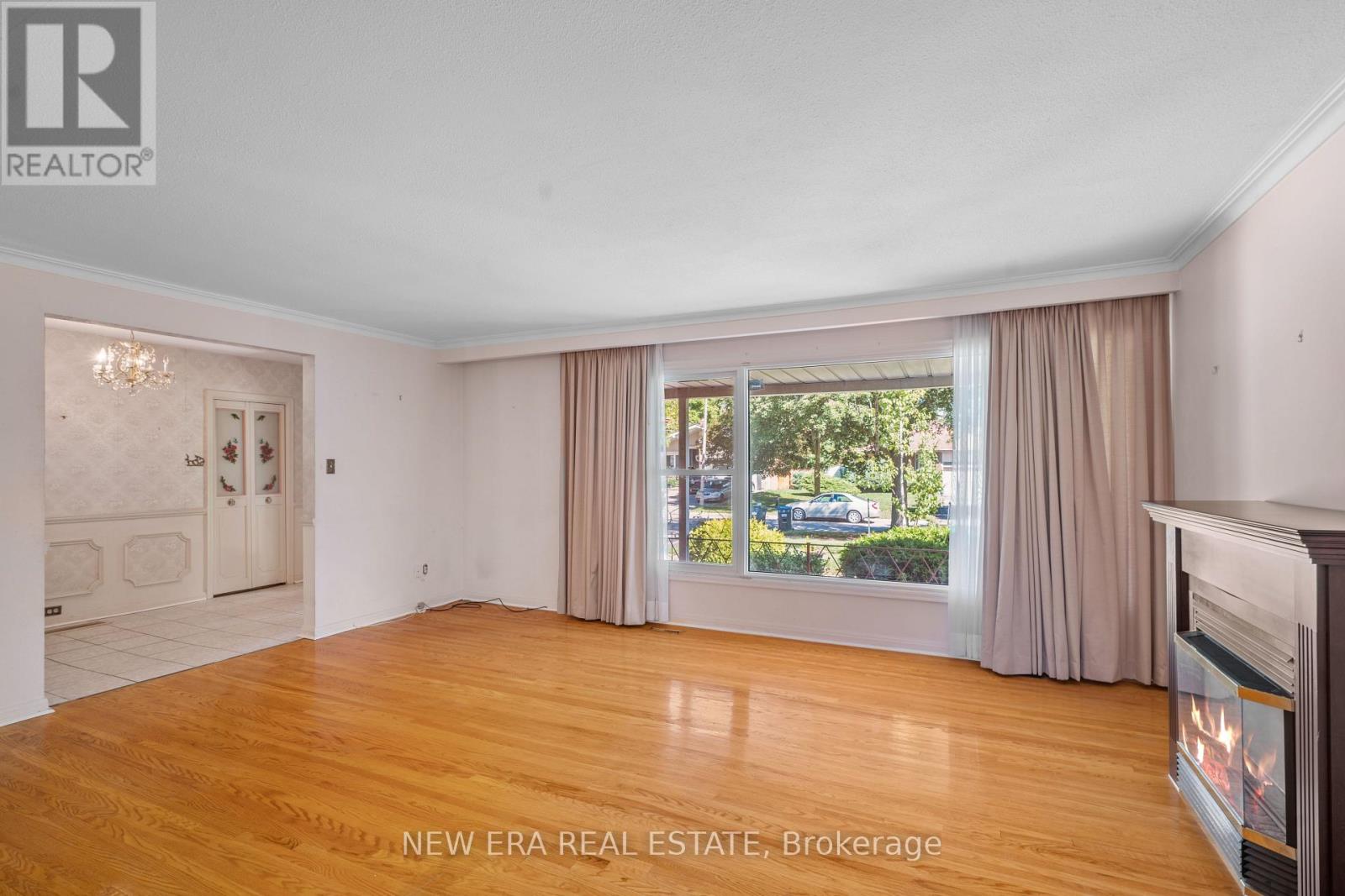 1889 Steepbank Crescent, Mississauga, Ontario  L4X 1T9 - Photo 6 - W13788242