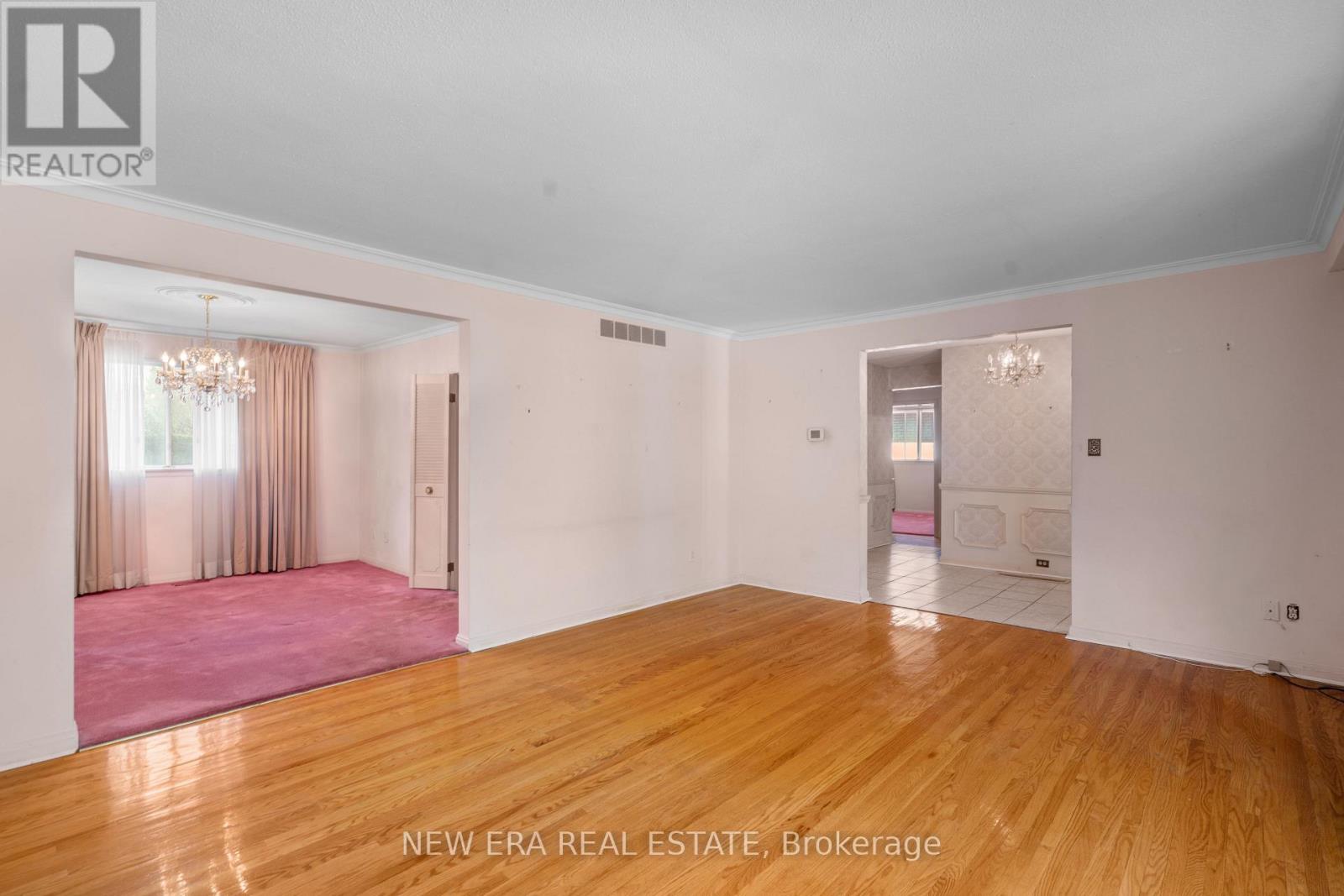 1889 Steepbank Crescent, Mississauga, Ontario  L4X 1T9 - Photo 7 - W13788242
