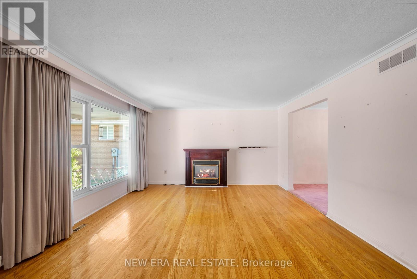 1889 Steepbank Crescent, Mississauga, Ontario  L4X 1T9 - Photo 8 - W13788242