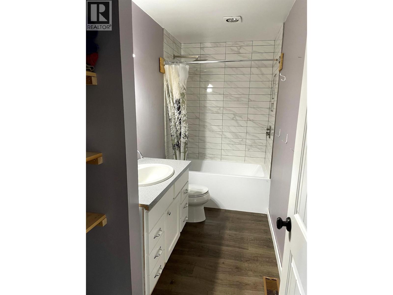 218 10th Avenue NW, Nakusp, British Columbia  V0G 1R0 - Photo 11 - 10400519