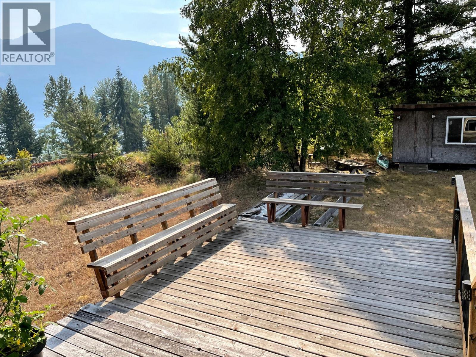 218 10th Avenue NW, Nakusp, British Columbia  V0G 1R0 - Photo 3 - 10400519